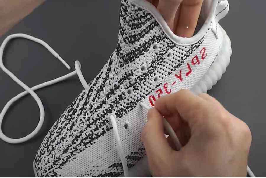 Cách buộc dây giày Yeezy 350 đẹp nhất – Sneaker Daily