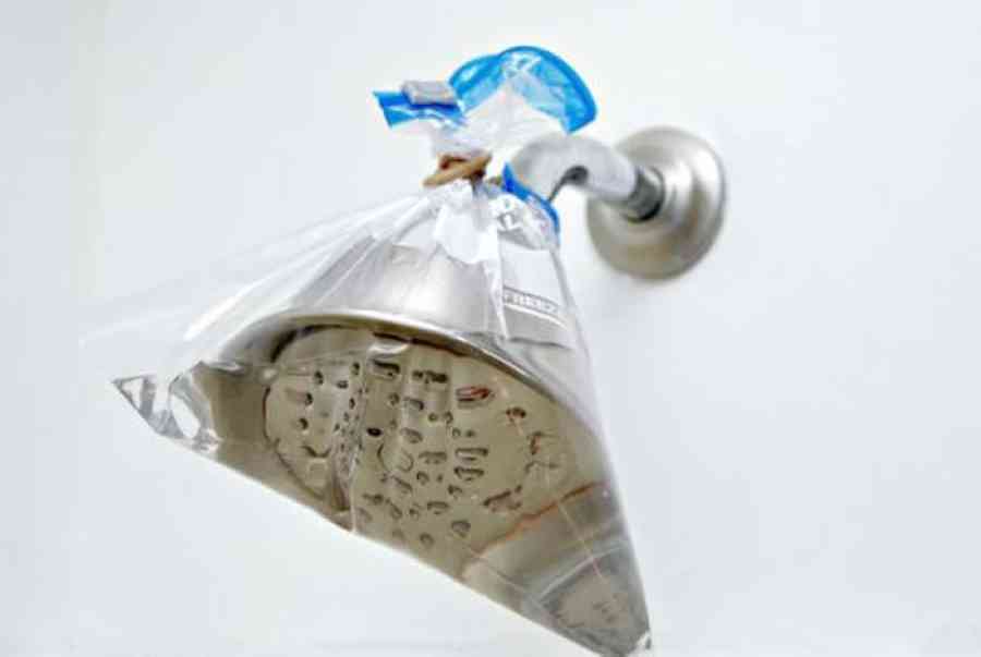 Cách vệ sinh vòi hoa sen chuẩn nhất đánh bay cặn bẩn và vi khuẩn