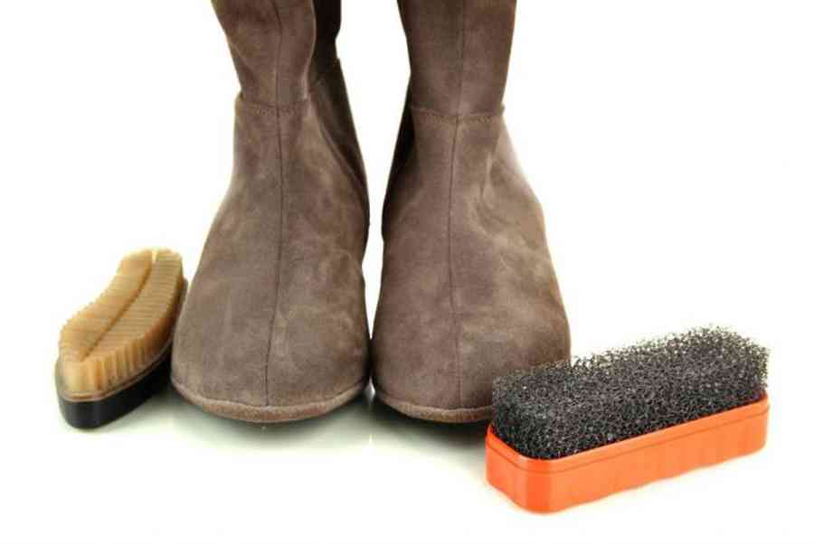 Nguyên Nhân Và Cách Vệ Sinh Giặt Giày Thể Thao Mốc Hiệu Quả Nhanh | Cleanipedia