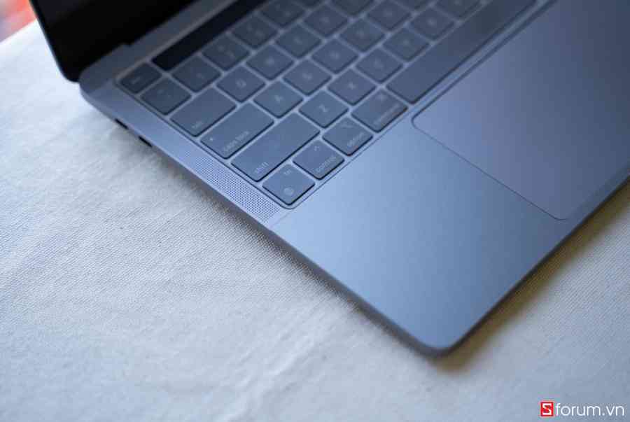 Kinh nghiệm từ người đã “E-nờ” lần đi dán MacBook: Dán bảo vệ MacBook sợ bong chống loá, tróc sơn, điều này có đúng không?