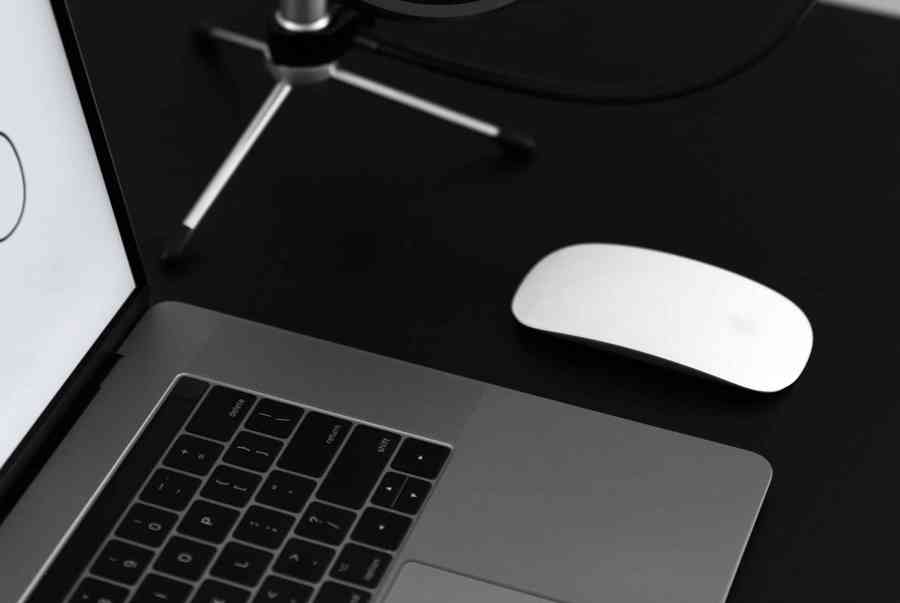 MacBook Pro 2017 Cũ Giá Rẻ Chính Hãng Apple – Laptop Vàng