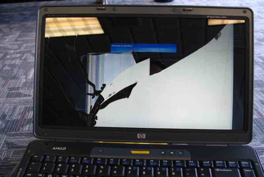Màn hình laptop bị vỡ bên trong có sửa được không?
