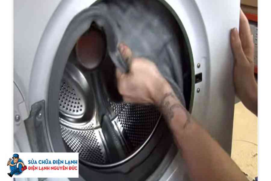 Sửa máy giặt electrolux báo lỗi E40 tại nhà hiệu quả [ Cách sửa tận gốc ]